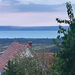 Kiskacsa Nyulontul Mencshely